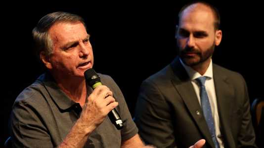 Bolsonaro: apreender passaporte de Eduardo visa criar constrangimento | CNN Brasil