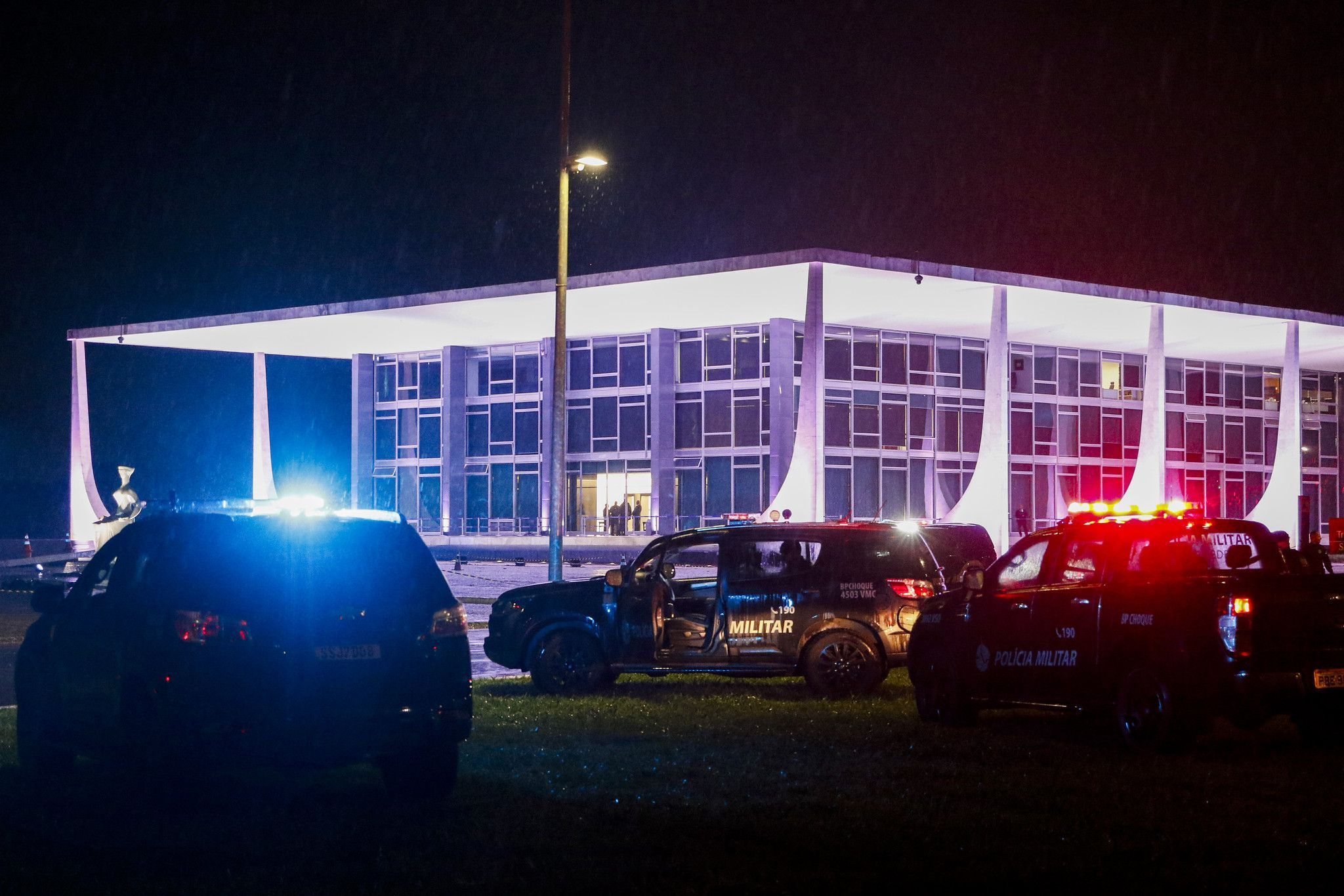 STF passa por 'varredura completa' após explosões próximas à Corte