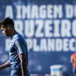 Atacante do Cruzeiro se reúne com astro do Real Madrid, e torcida reage