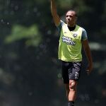 Laterais sem contrato que poderiam chegar ao Athletico-PR; veja lista