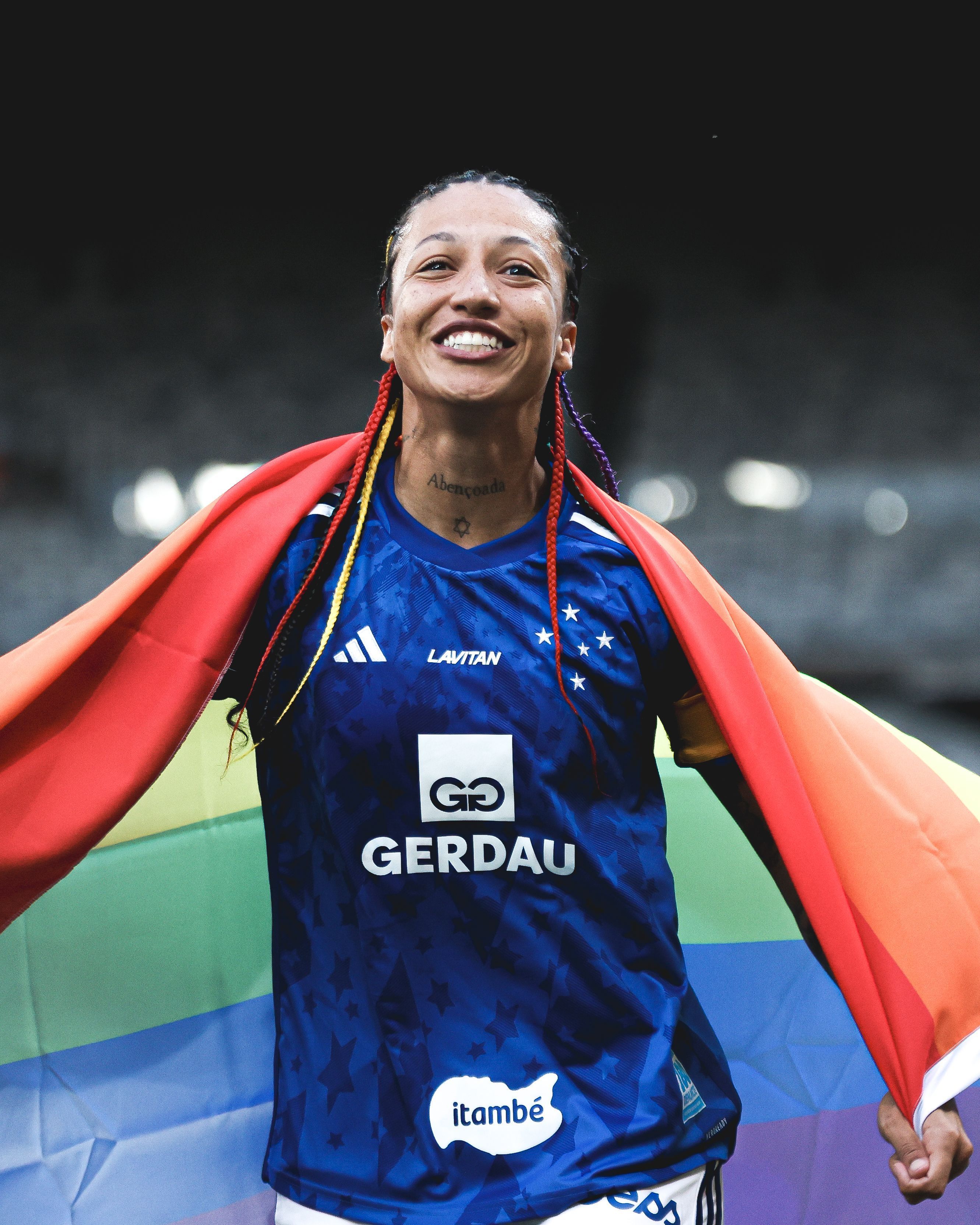 Cruzeiro apresenta time feminino para 2025 em evento para a torcida
