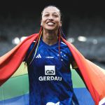 Cruzeiro apresenta time feminino para 2025 em evento para a torcida