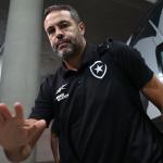 Artur Jorge é direto sobre conversa com John Textor e futuro no Botafogo