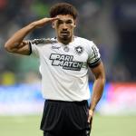 Botafogo confirma saída de Adryelson, que recebe mensagens do elenco