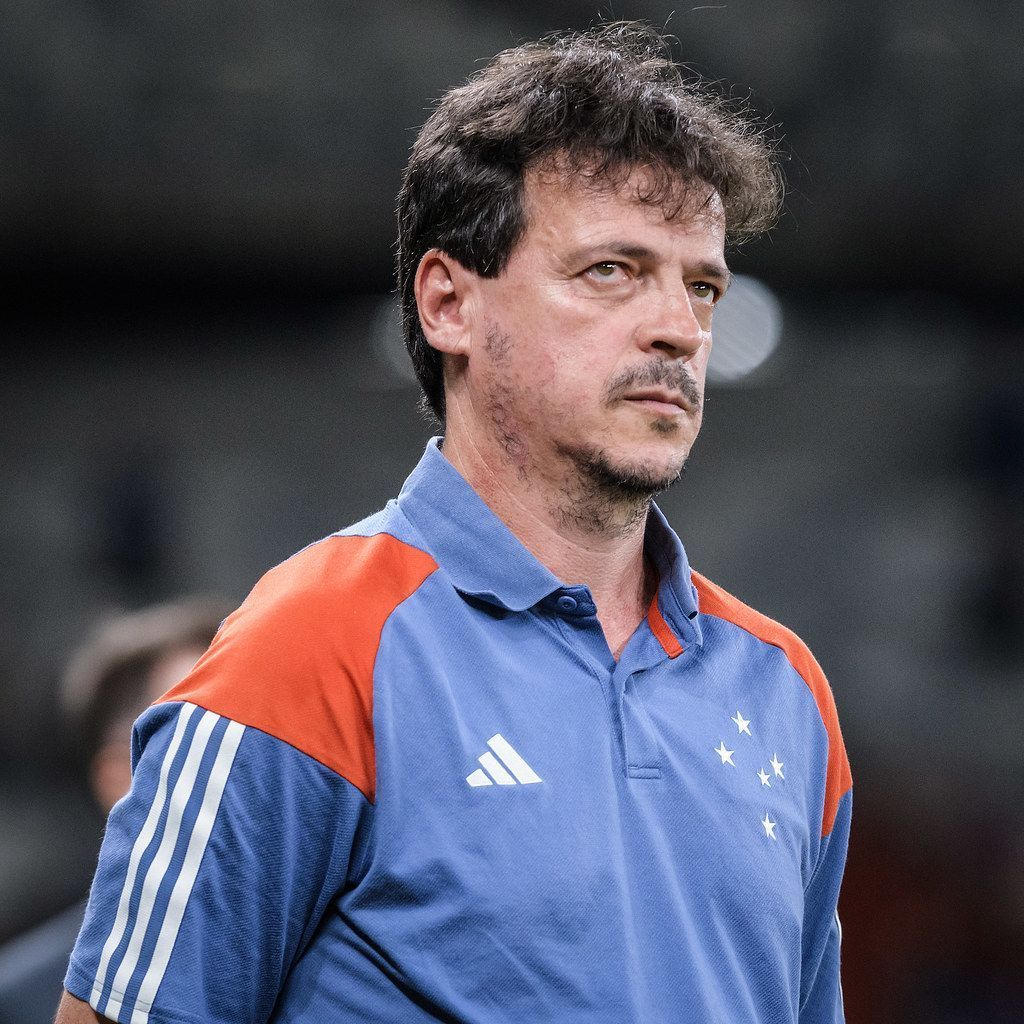 Vasco inicia conversas e mostra confiança para contratar Fernando Diniz