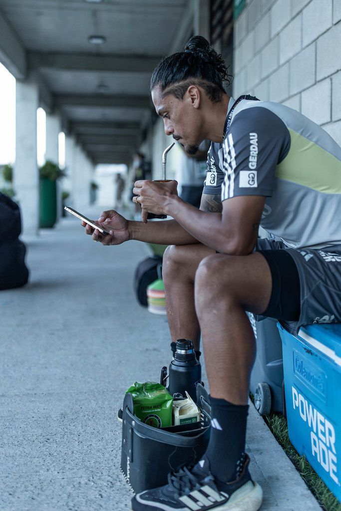 Vasco avança em conversas e encaminha contratação de zagueiro do Atlético