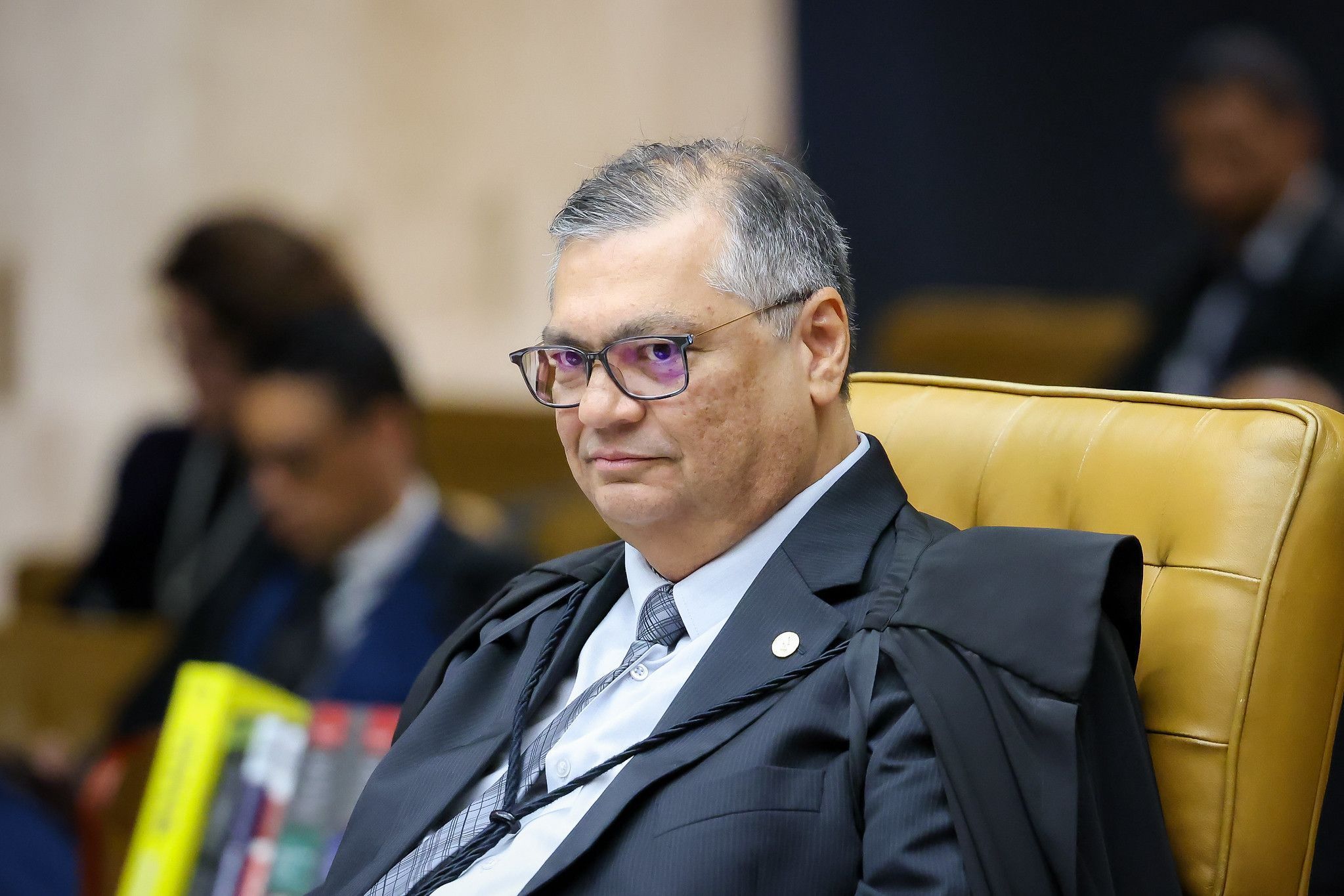 Dino suspende pagamento de R$ 4,2 bi em emendas e pede investigação da PF
