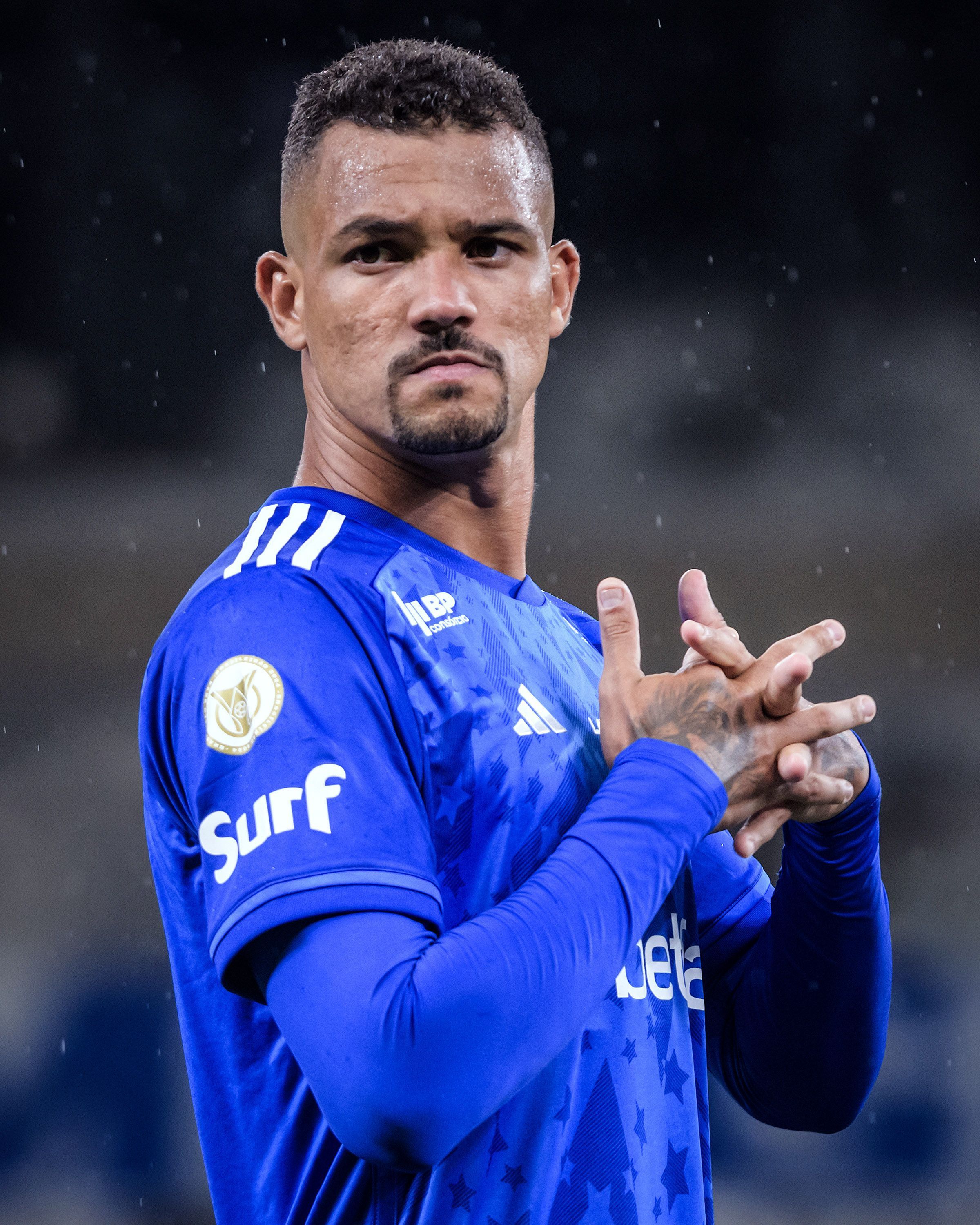 A caminho do Santos, Zé Ivaldo compartilha mensagens de despedida do Cruzeiro
