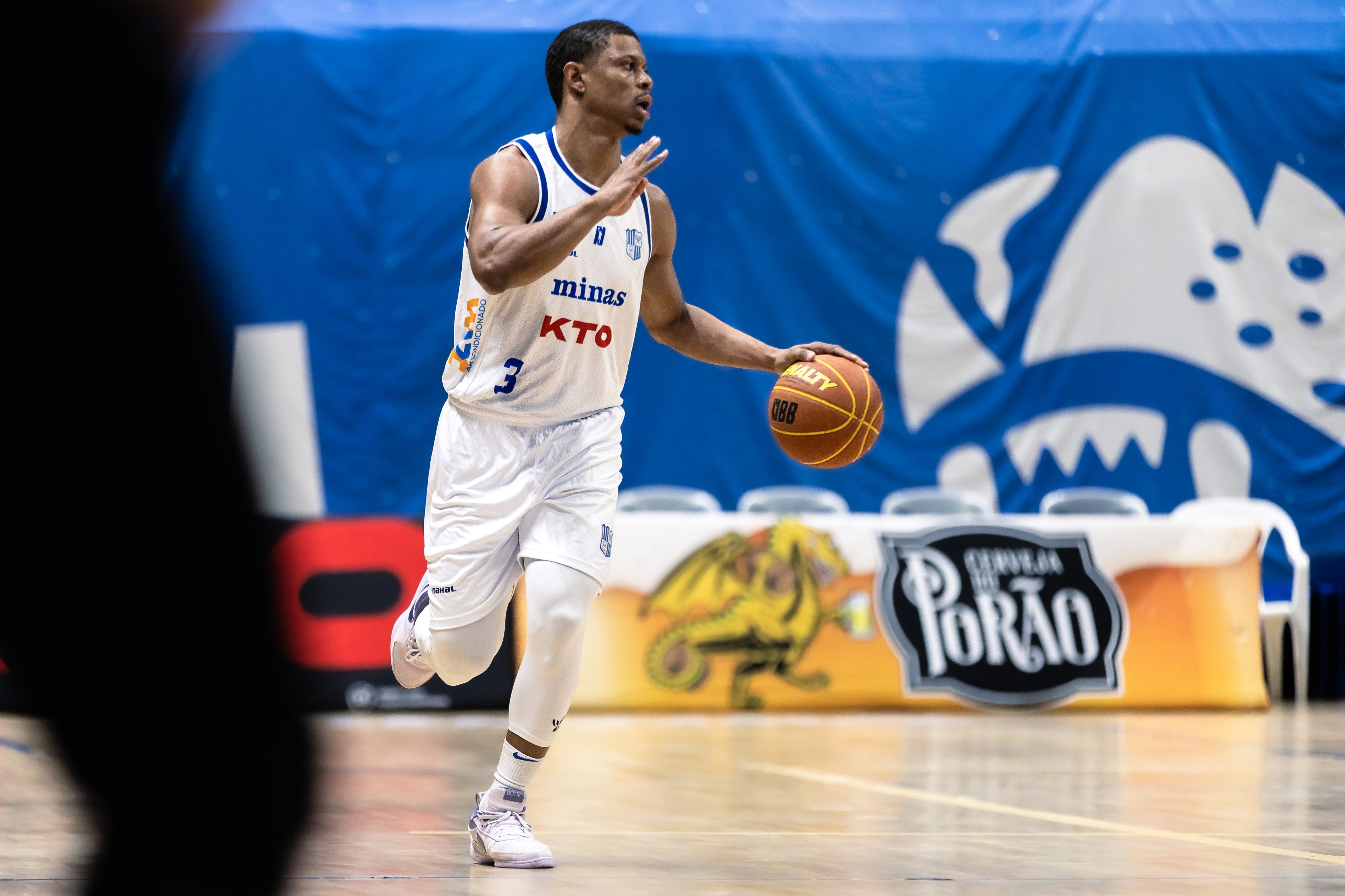 Líder, KTO Minas recebe o Paulistano para voltar a vencer no NBB