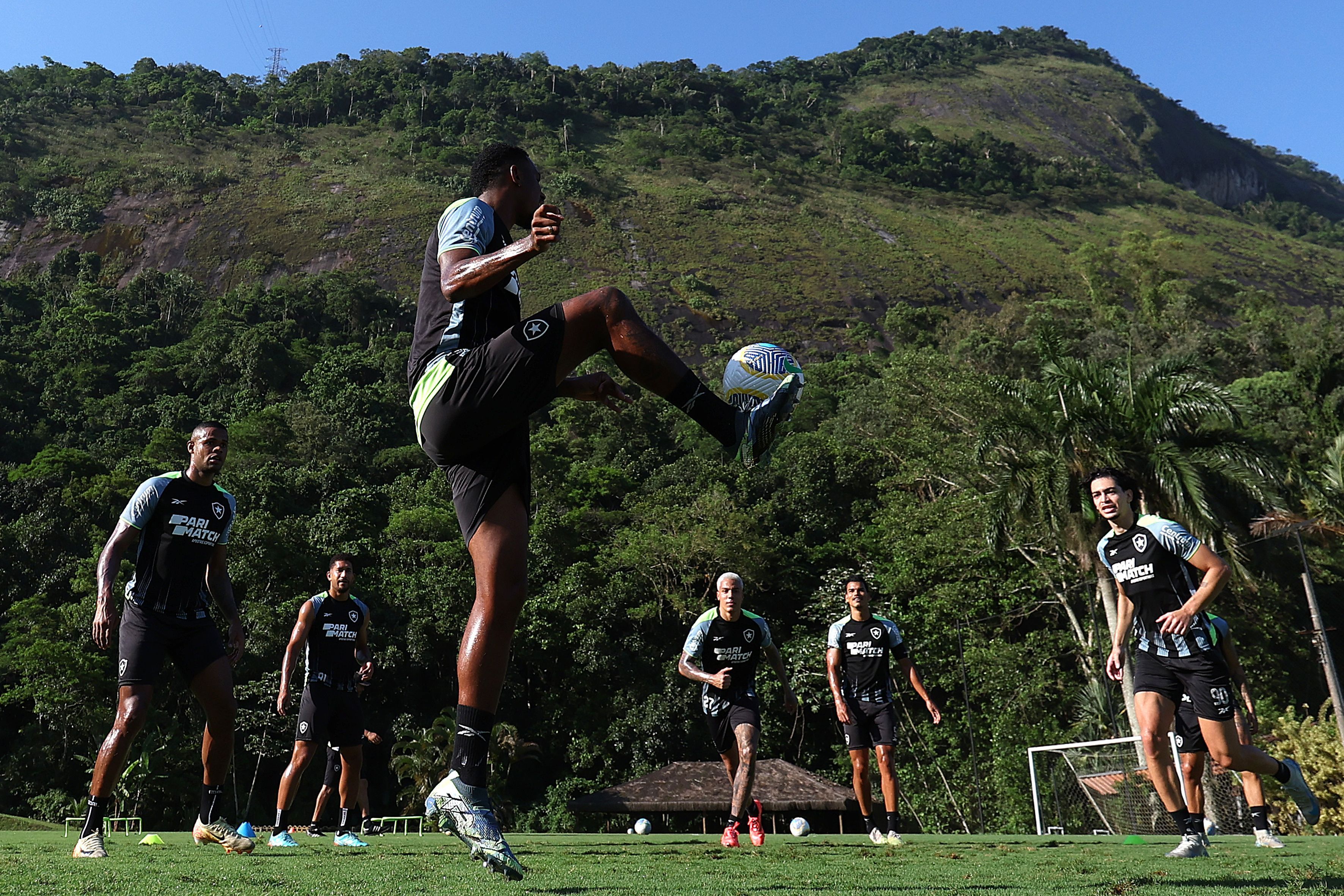 Botafogo define equipe para o início do Carioca e planejamento para a Supercopa do Brasil