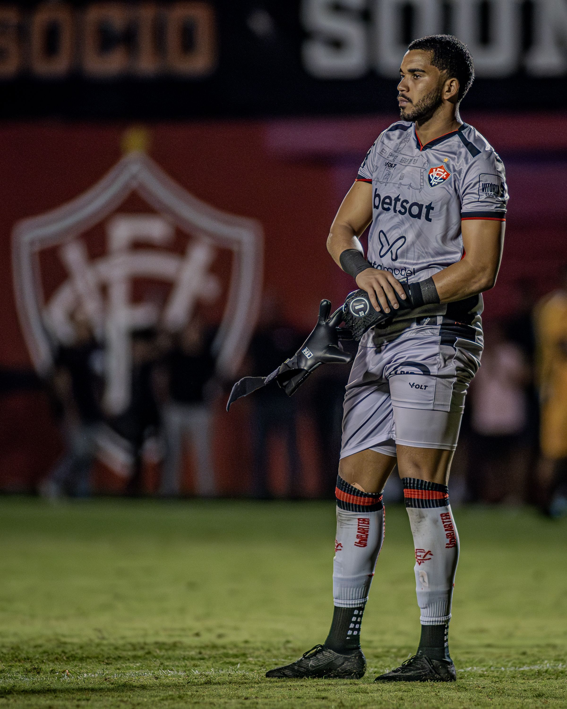 Entenda o projeto do Fluminense para Lucas Arcanjo, goleiro do Vitória