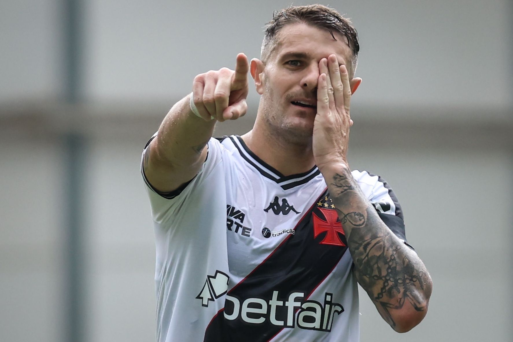 Atacantes de rivais no Rio de Janeiro são oferecidos ao Fluminense; Vegetti rebate