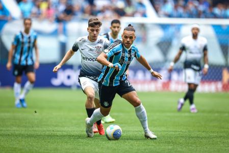 Breno Bidon e Braithwaite estiveram frente a frente no último Grêmio x Corinthians