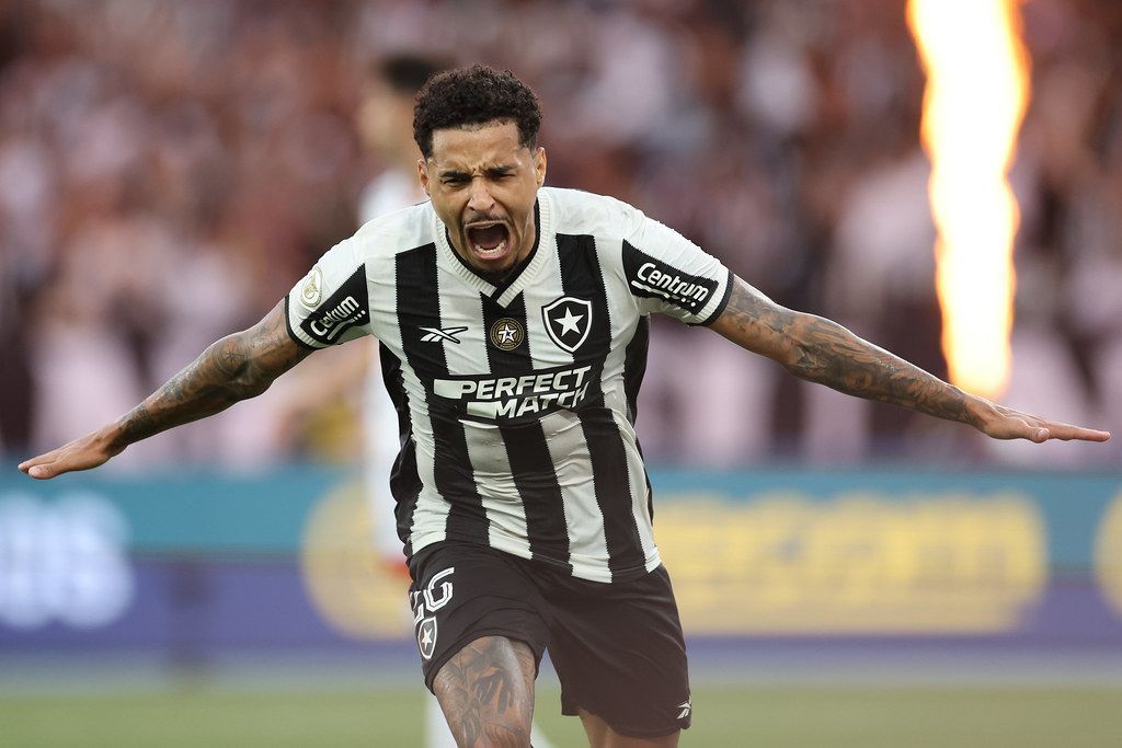 Atlético apresenta proposta por Gregore e aguarda resposta do Botafogo