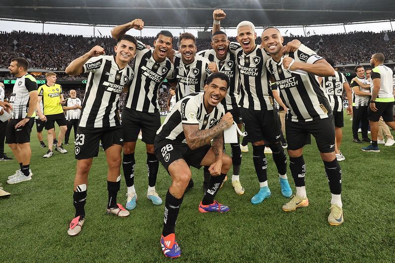 Campeão em 2024 assina novo contrato e pode reestrear pelo Botafogo