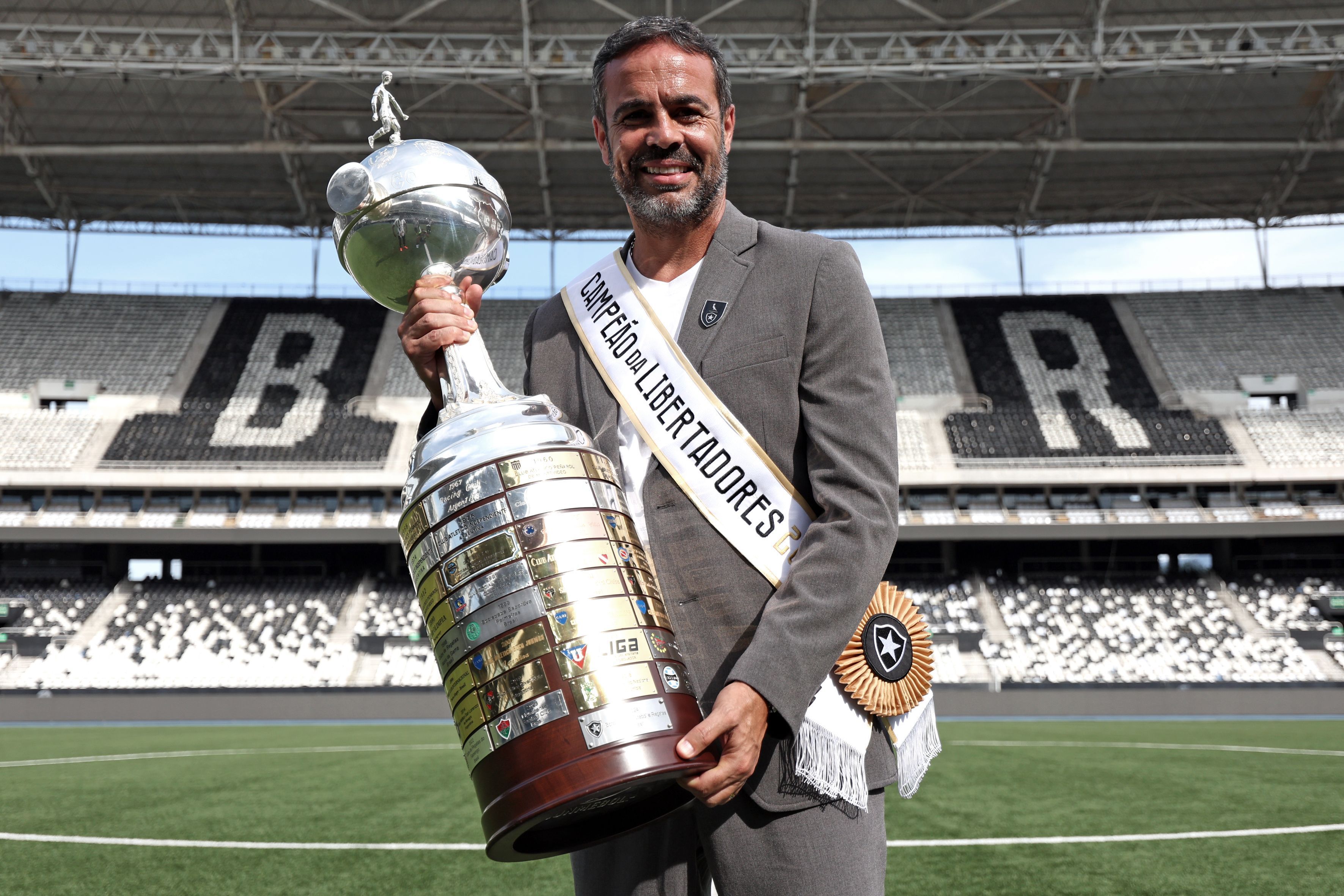 Botafogo se posiciona sobre futuro de Artur Jorge: 'Um dos mais bem pagos do Brasil'