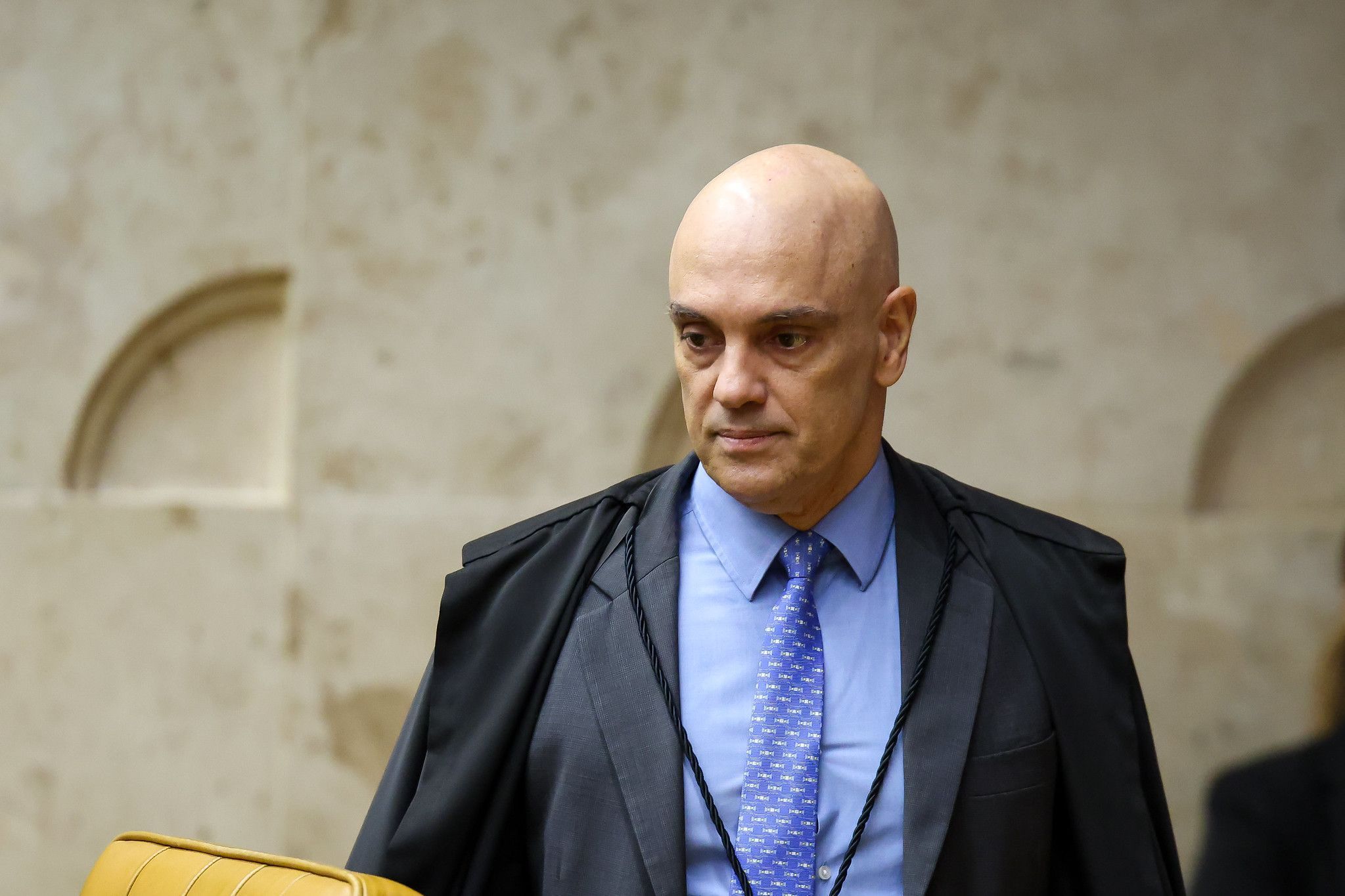 Moraes absolve andarilho preso por participação nos atos de 8/1