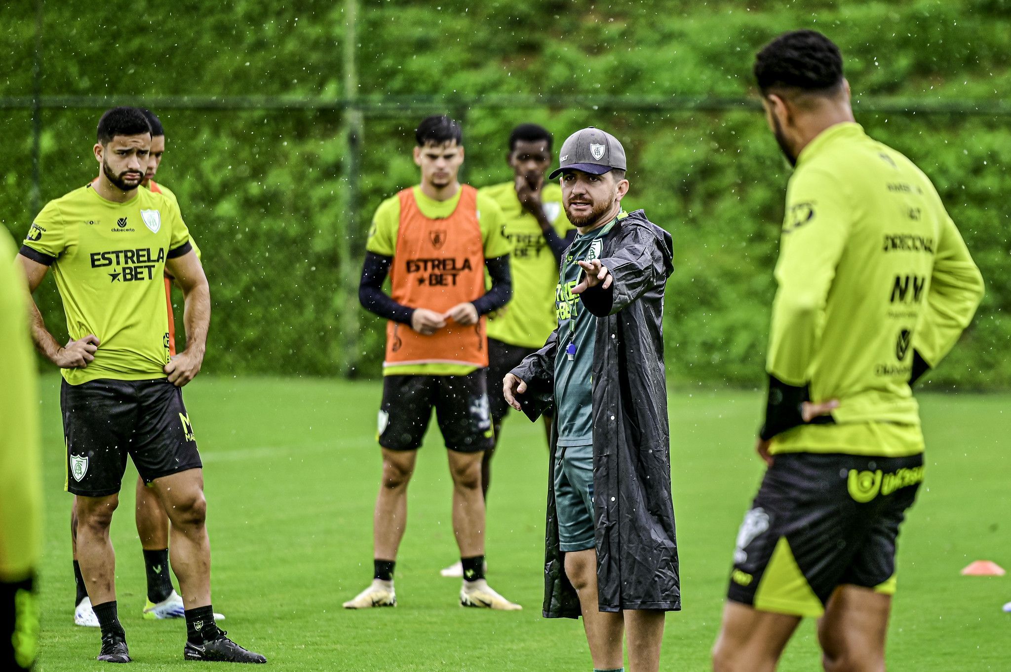 América rejuvenesce elenco e vê média de idade cair 3 anos para 2025