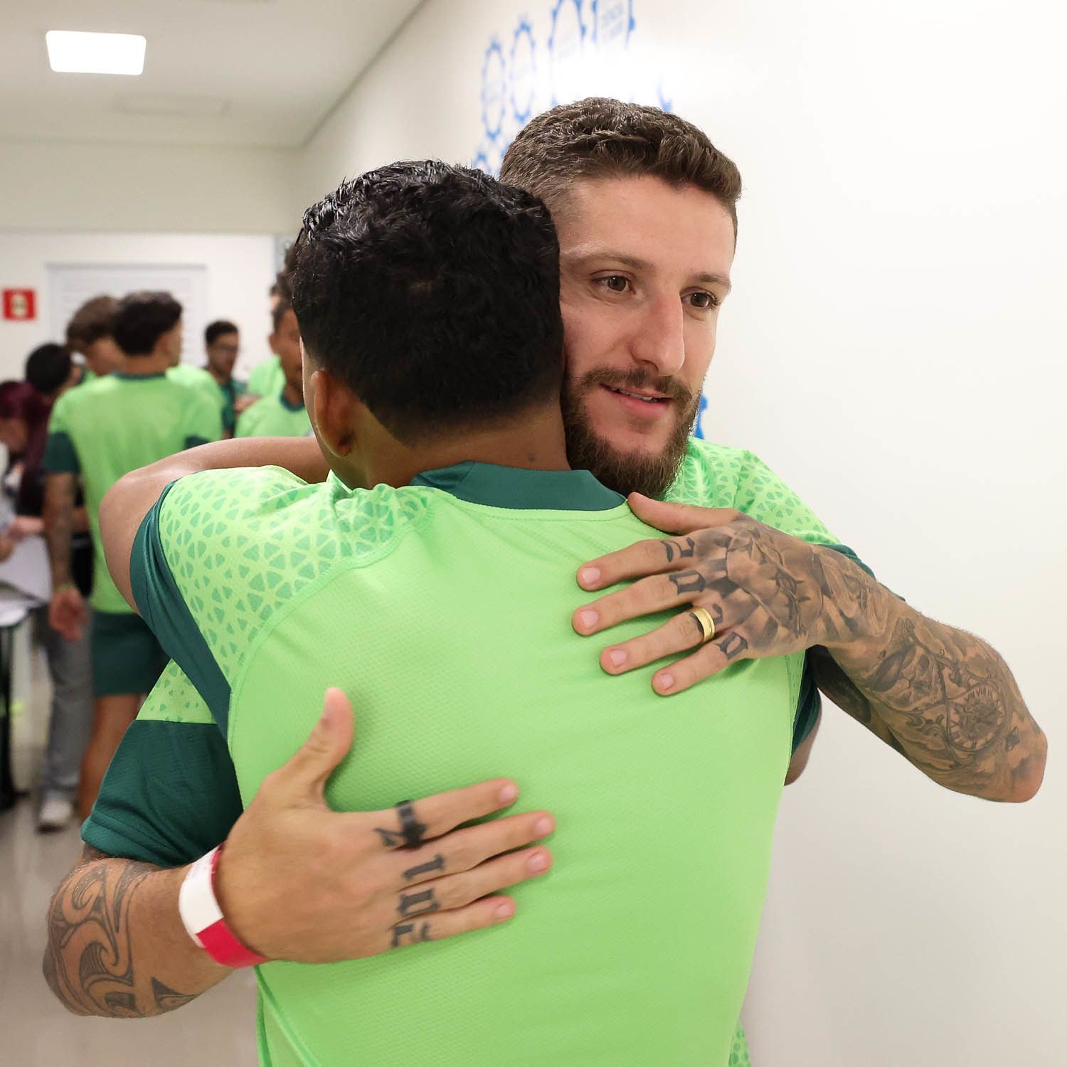 Santos acerta contratação de Zé Rafael, do Palmeiras, e aguarda Rony