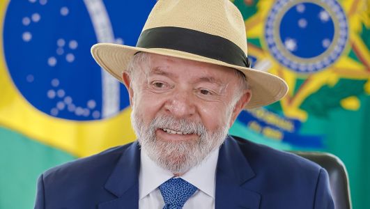 Lula afaga Forças Armadas, cita “Xandão“ e minimiza ausências em discurso do 8/1 | CNN Brasil