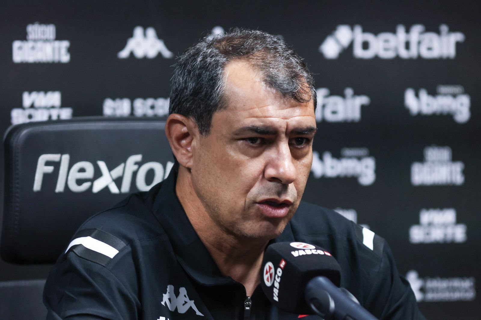 Fábio Carille abre o jogo sobre necessidade de reforços para o Vasco