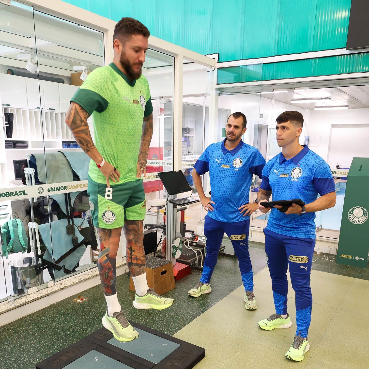 Palmeiras se reapresenta, e Zé Rafael volta a tratar dores lombares