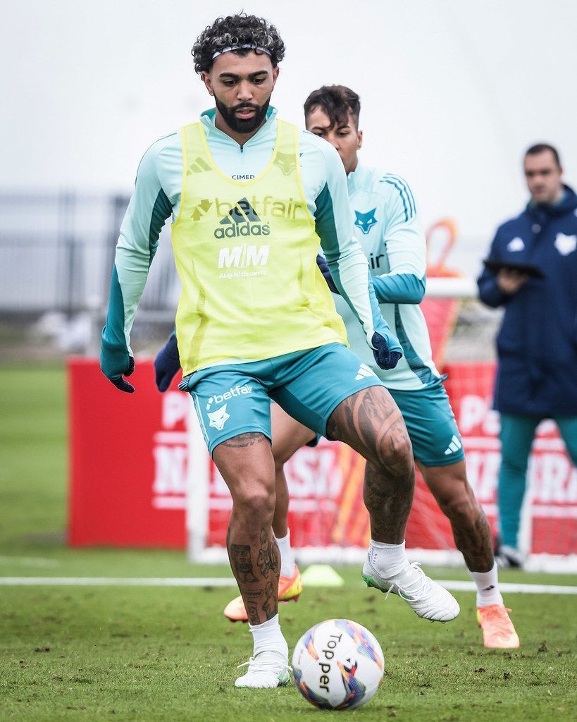 Gabigol 'rebate' atacante do Cruzeiro que provocou por vitória nos EUA; entenda