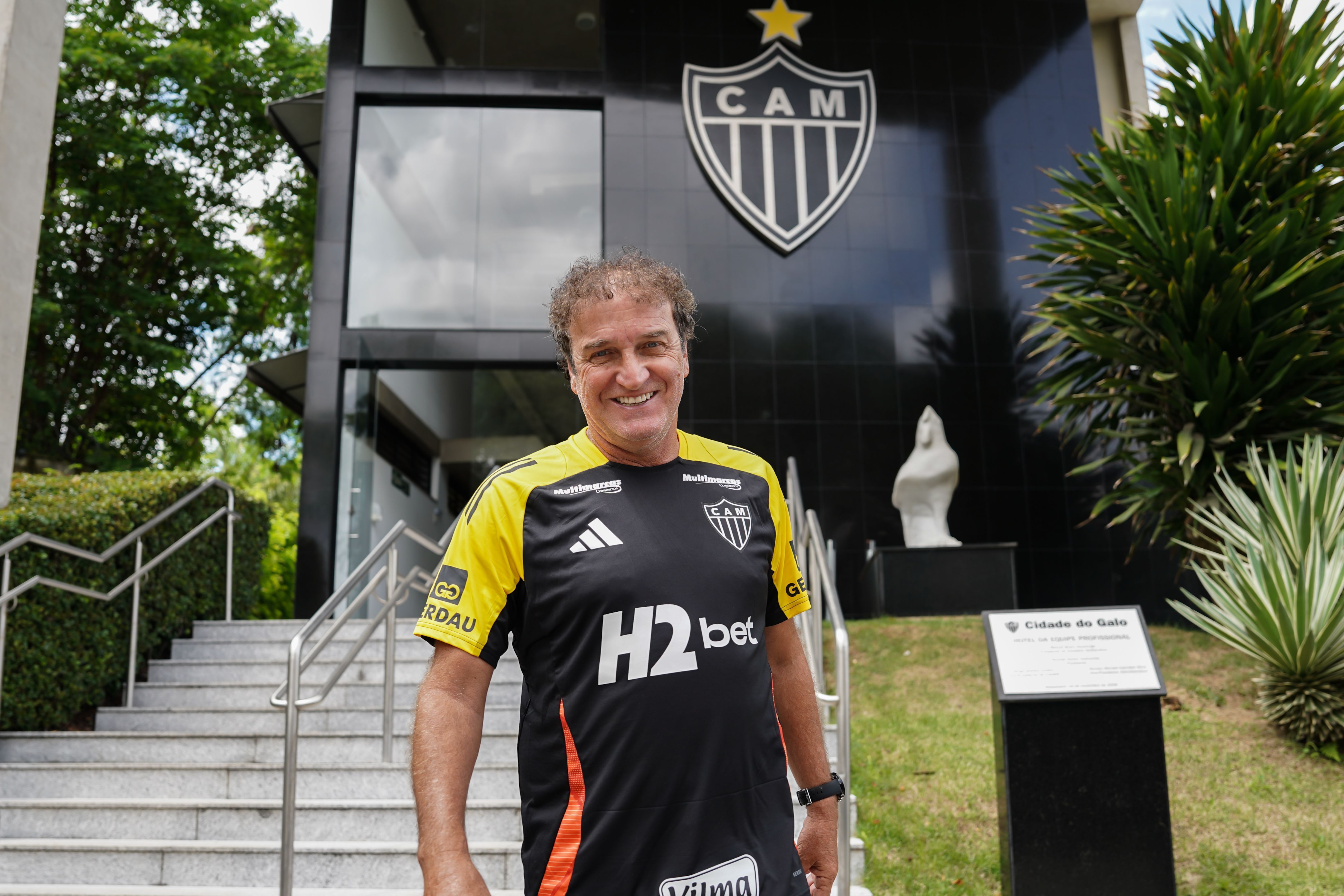 De volta ao Atlético, Cuca tem primeiro dia na Cidade do Galo; veja fotos