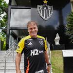 De volta ao Atlético, Cuca tem primeiro dia na Cidade do Galo; veja fotos