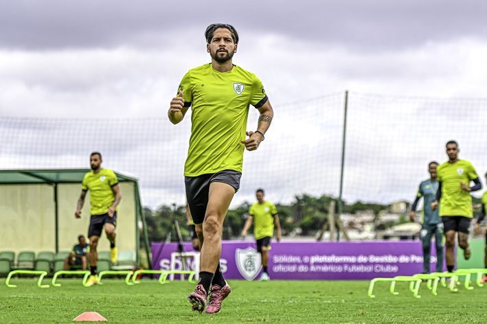 Recuperado de grave lesão, Benítez participa de jogo-treino do América
