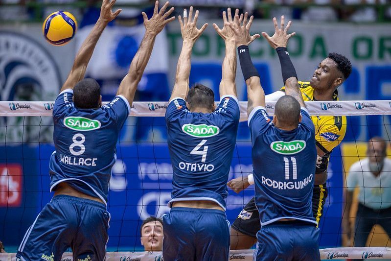 Sada Cruzeiro e Praia Clube iniciam clássico decisivo pela Superliga Masculina