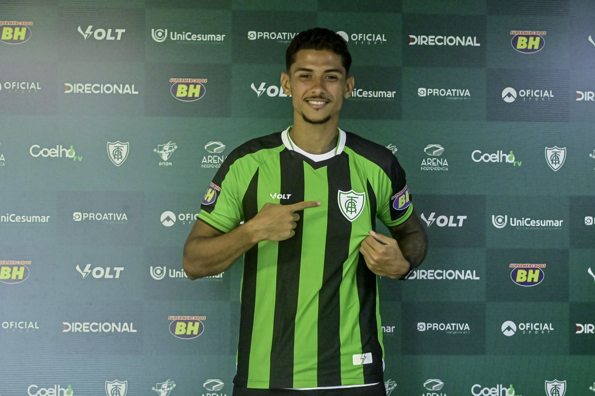 David Lopes é apresentado no América e afirma que clube brigará por título mineiro