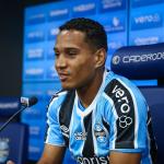João Lucas é apresentado no Grêmio e fala sobre oportunidade no clube