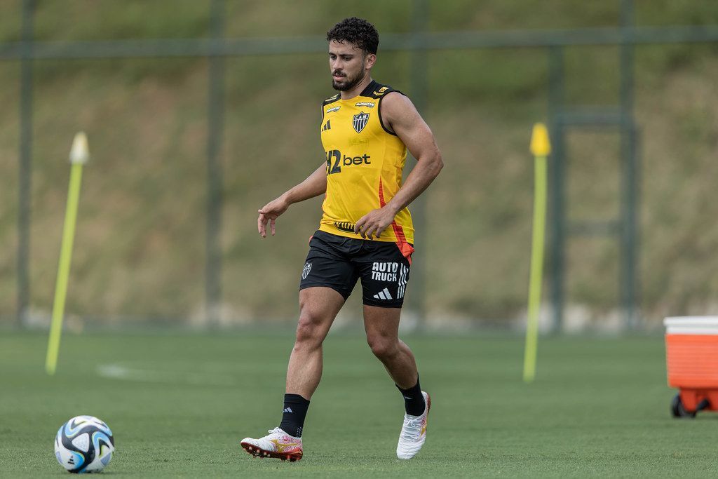 De volta ao Atlético, atacante que estreou com Cuca em 2021 terá chance no Mineiro