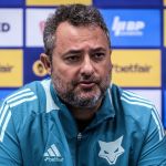 Gestão do futebol do Cruzeiro vira alvo da torcida dois meses após contratações milionárias