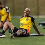 Futuro de Deyverson? Volante do Atlético manda recado direto: ‘Tem que viver a vida dele'