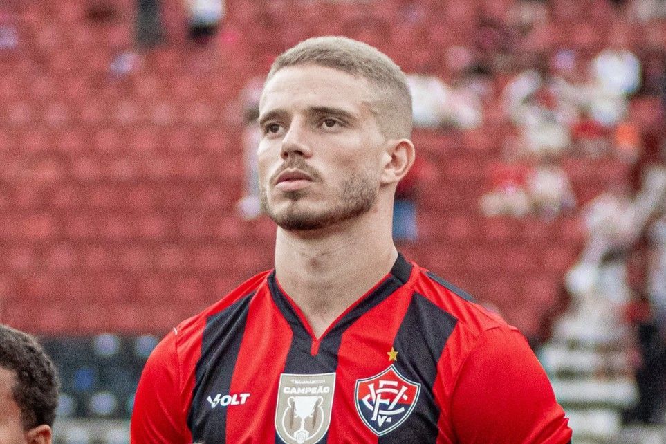 Jogador do Vitória retorna de empréstimo e é repassado ao Criciúma