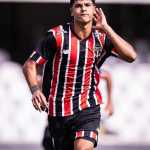 São Paulo supera concorrência do exterior e renova com jovem; veja detalhes