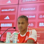 Vitinho, primeiro reforço do Inter, é apresentado e revela inspiração em Wesley