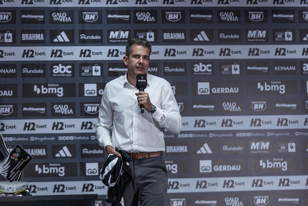 Diretor do Atlético, Victor revela número 'ideal' de jogadores no elenco