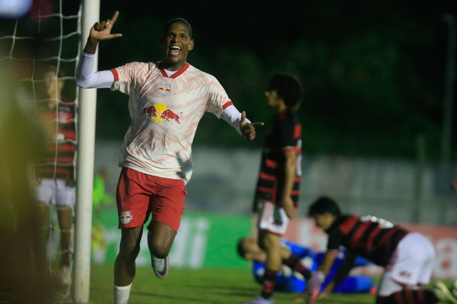 Bragantino elimina Flamengo e se classifica à terceira fase da Copinha