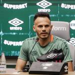 Renê é apresentado no Fluminense, exalta elenco e manda recado à torcida