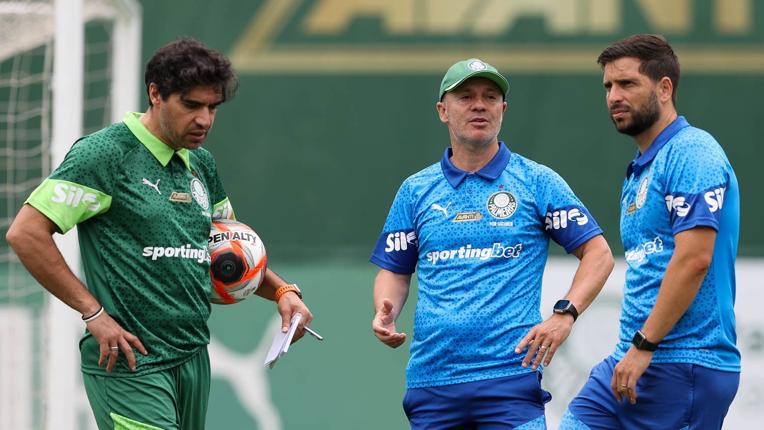 Palmeiras estreia em 2025 contra a Portuguesa com um reforço e volta de Abel