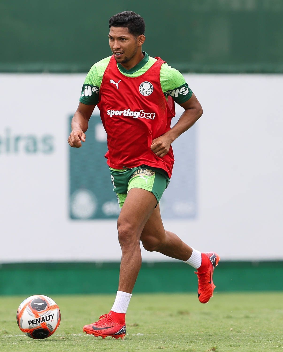 Rony, do Palmeiras, mantém recusa à proposta do Fluminense