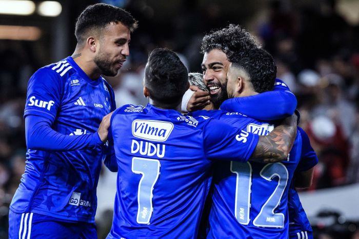 Jogadores do Cruzeiro em estreia da temporada de 2025