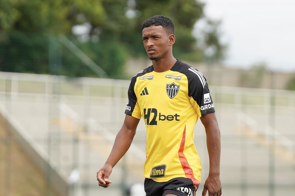 Atlético explica ausência de jovem meio-campista no duelo contra o Democrata-GV