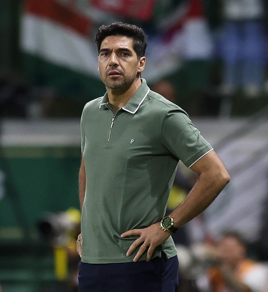 Abel Ferreira dispara contra postura em relação ao Palmeiras no 'mercado da bola'
