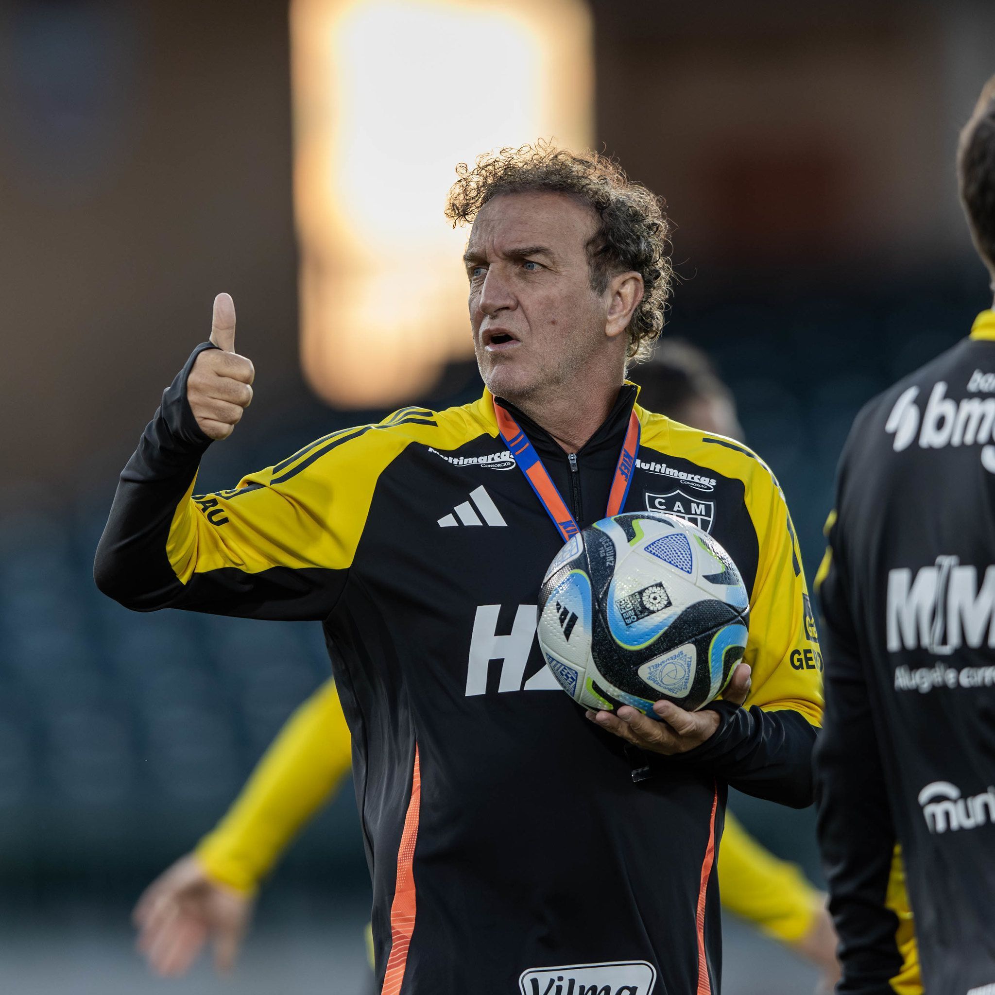 Cuca conversa com Junior Santos e manda recado a reforço do Atlético