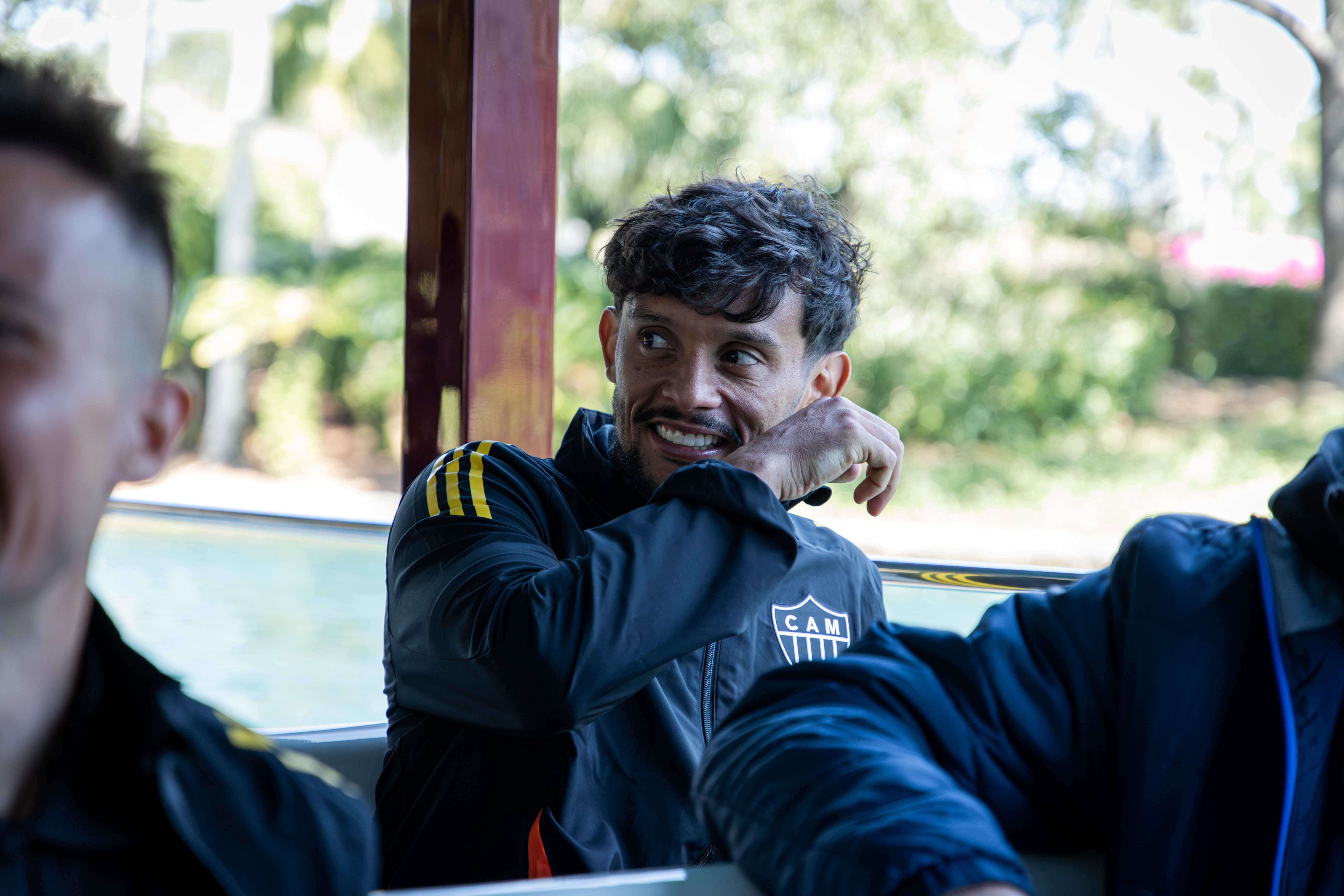 Scarpa, do Atlético, zoa Willian Bigode em caso de criptomoedas e manda forte recado