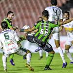 América e Uberlândia empatam em jogo movimentado na estreia do Mineiro